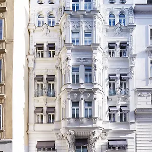 Zur Wiener Staatsoper 3*, Wien Österrike